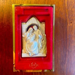 Beautiful Lenox ornament, Joseph, Mary and Jesus.
